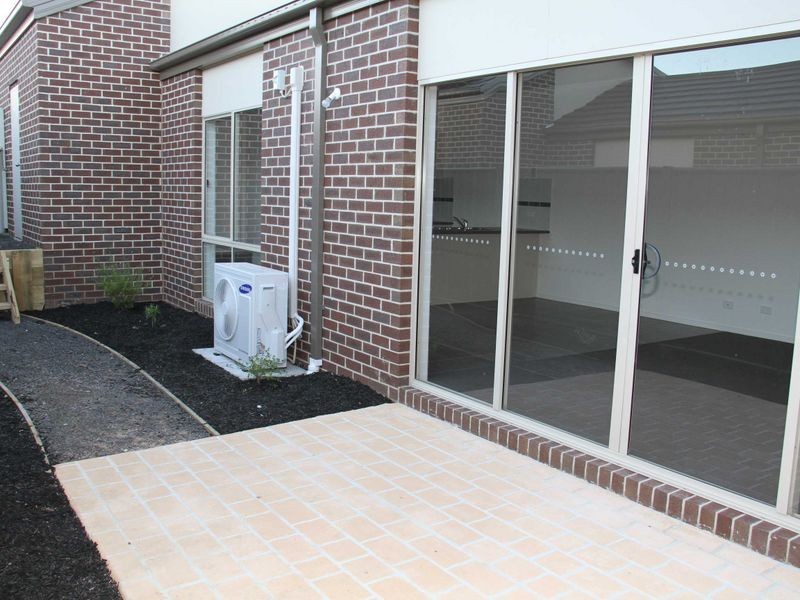 10 Tolpis Lane, Cranbourne North VIC 3977