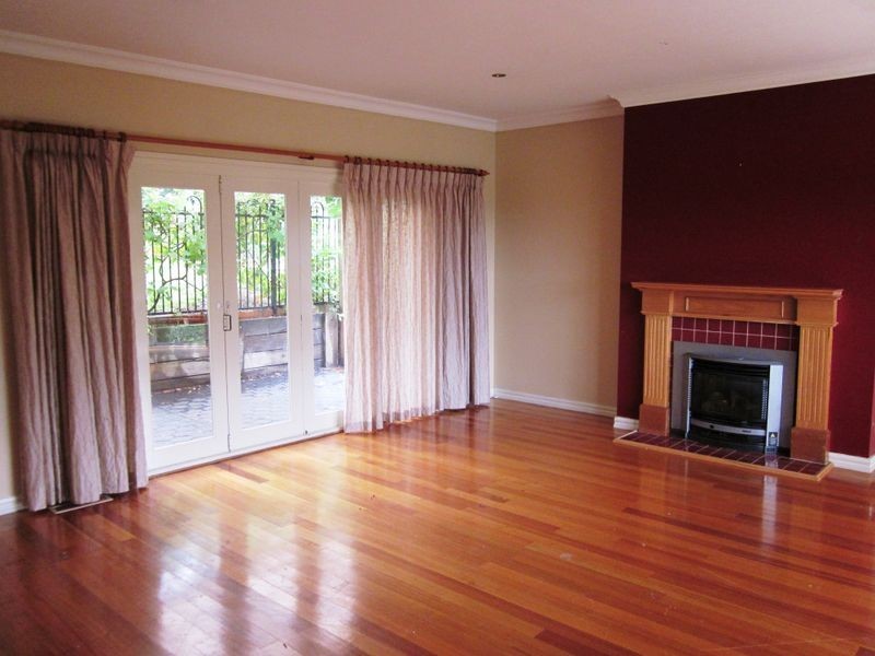 2/20 Outlook Drive, Berwick VIC 3806