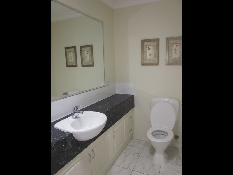 2/20 Outlook Drive, Berwick VIC 3806