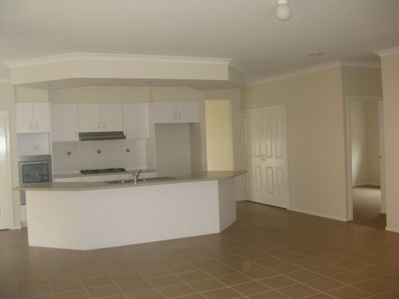 16 Barak Avenue, Berwick VIC 3806