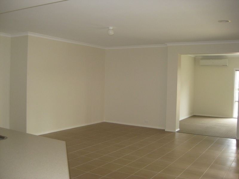 16 Barak Avenue, Berwick VIC 3806