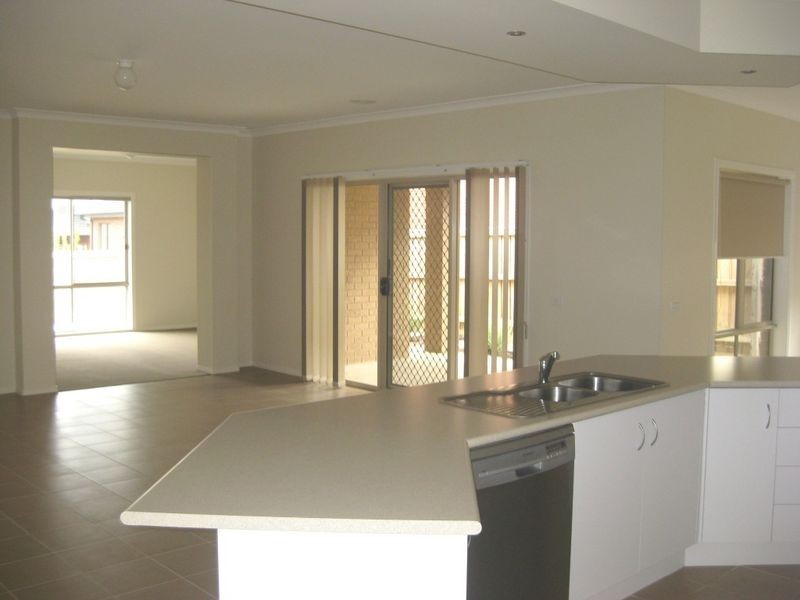 16 Barak Avenue, Berwick VIC 3806