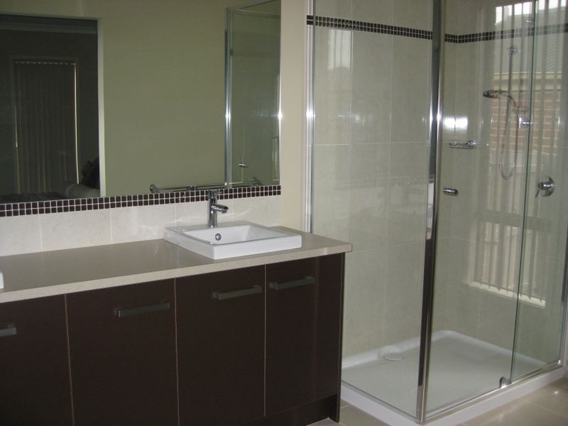 30 Nightingale Crescent, Berwick VIC 3806