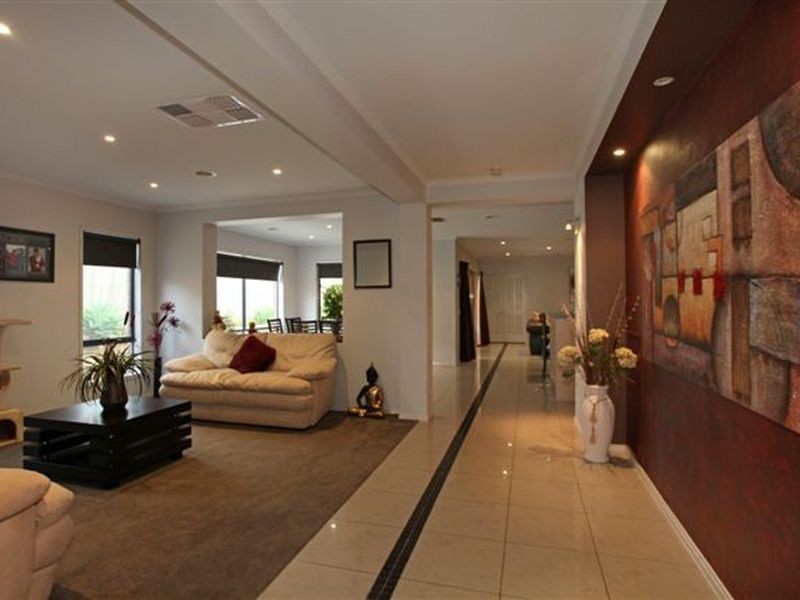 28 Olive Road, Lynbrook VIC 3975