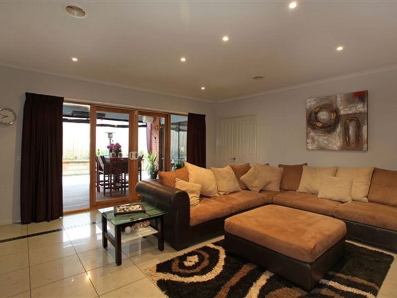 28 Olive Road, Lynbrook VIC 3975