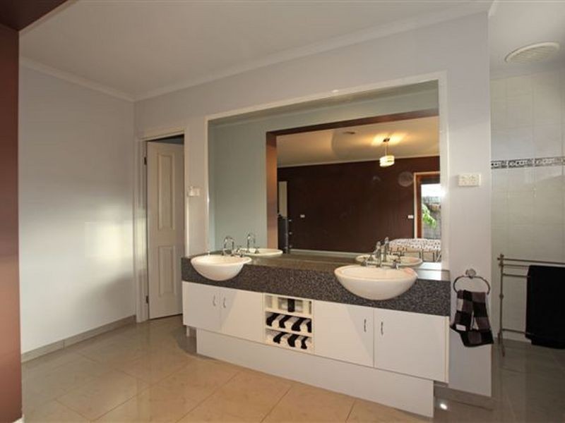 28 Olive Road, Lynbrook VIC 3975