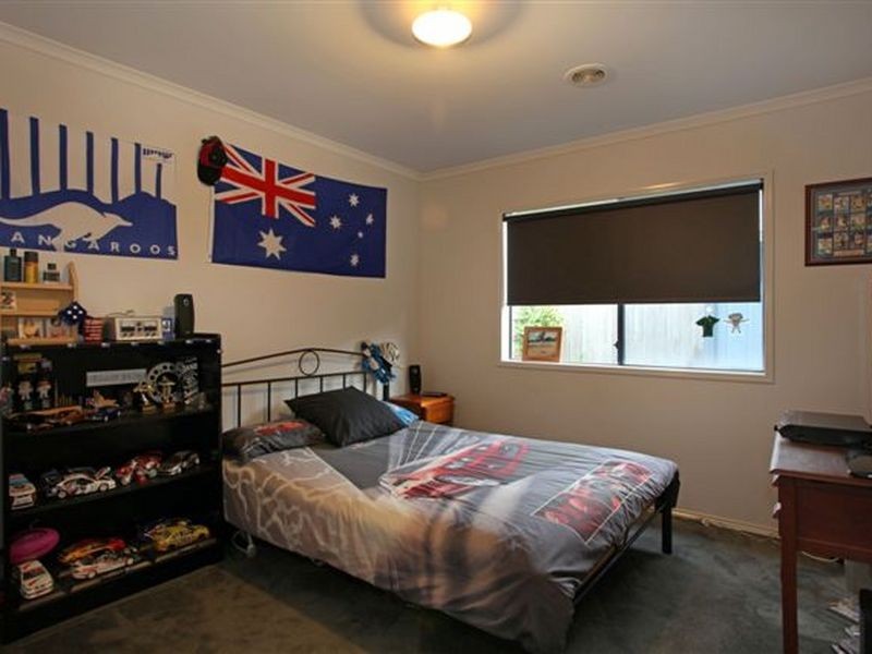 28 Olive Road, Lynbrook VIC 3975