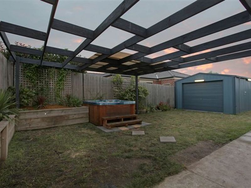 28 Olive Road, Lynbrook VIC 3975