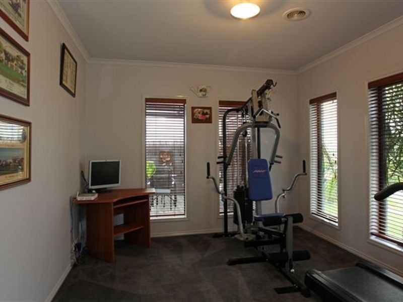 28 Olive Road, Lynbrook VIC 3975