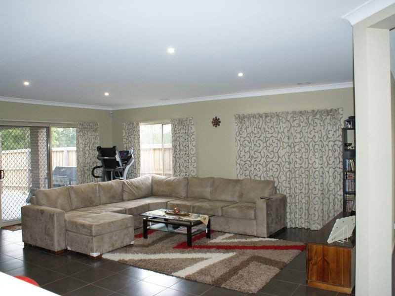 7 Bunbury Avenue, Narre Warren VIC 3805