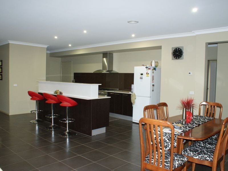 7 Bunbury Avenue, Narre Warren VIC 3805