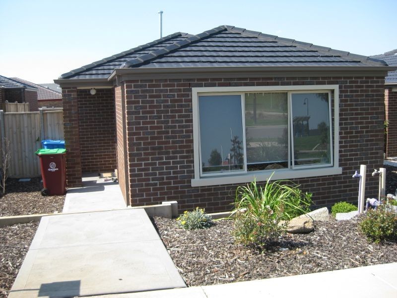 18 Hawkeseye Way, Cranbourne East VIC 3977