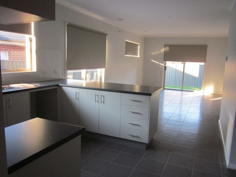 6 Abrus Circuit, Cranbourne North VIC 3977