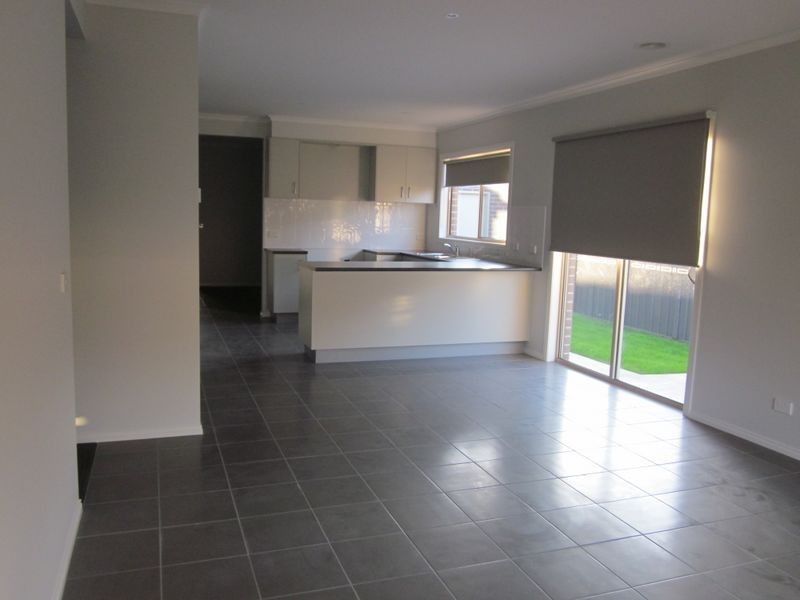 6 Abrus Circuit, Cranbourne North VIC 3977