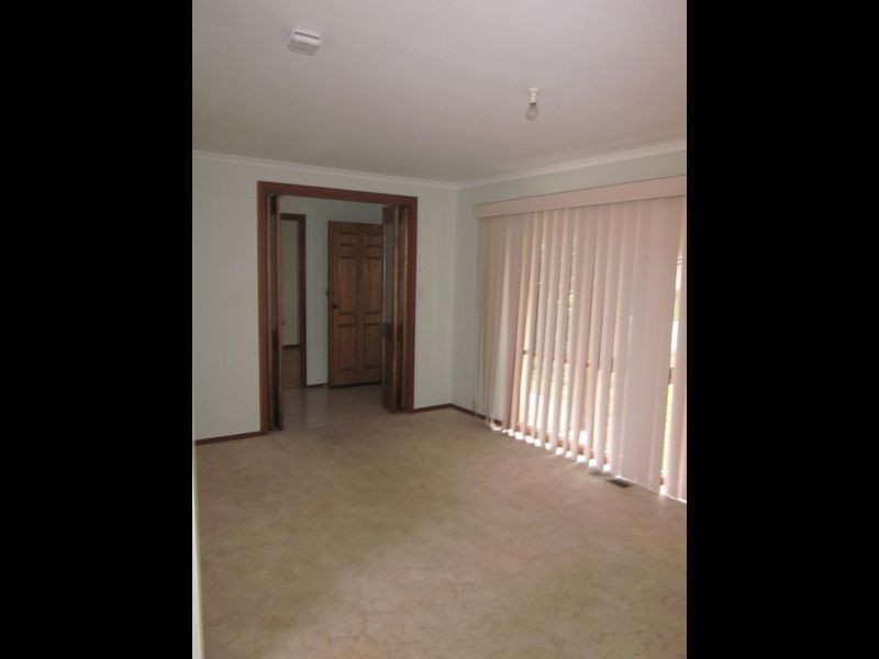 6 Nullica Court, Berwick VIC 3806