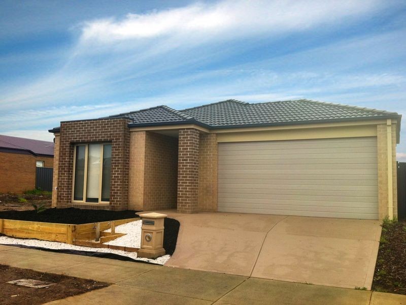 22 Merlin Drive, Cranbourne North VIC 3977