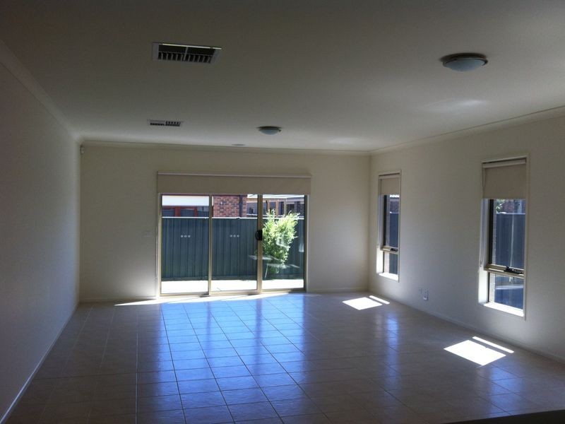 22 Merlin Drive, Cranbourne North VIC 3977