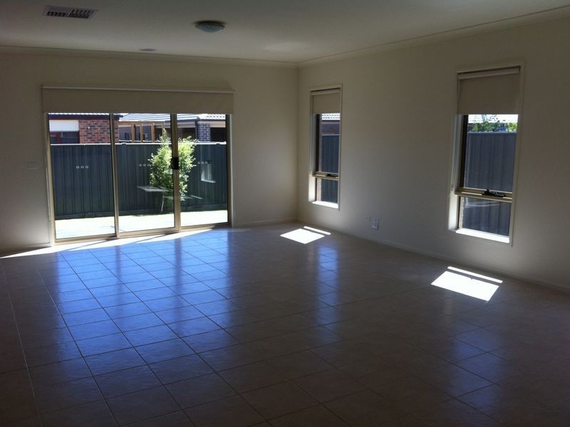 22 Merlin Drive, Cranbourne North VIC 3977