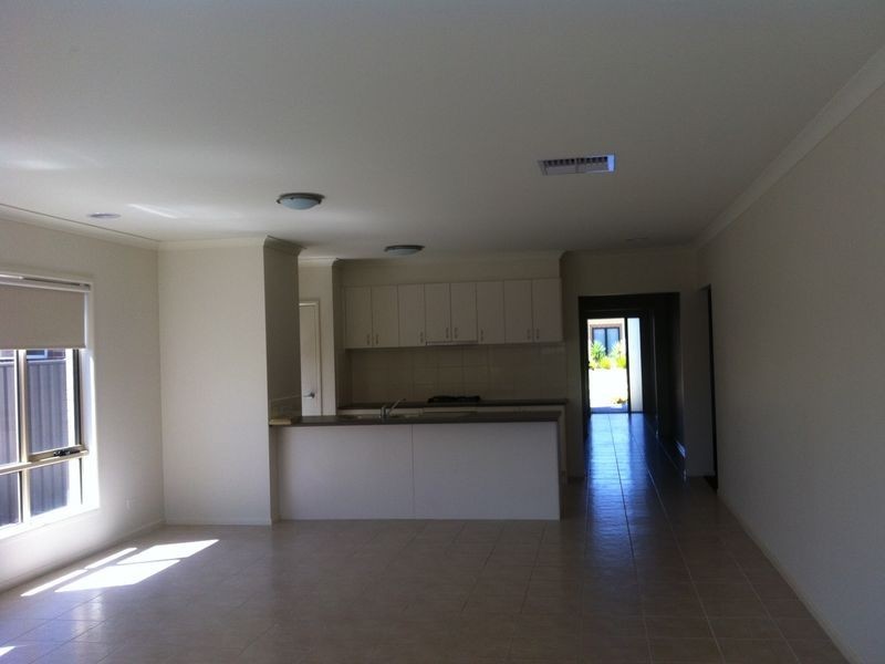 22 Merlin Drive, Cranbourne North VIC 3977