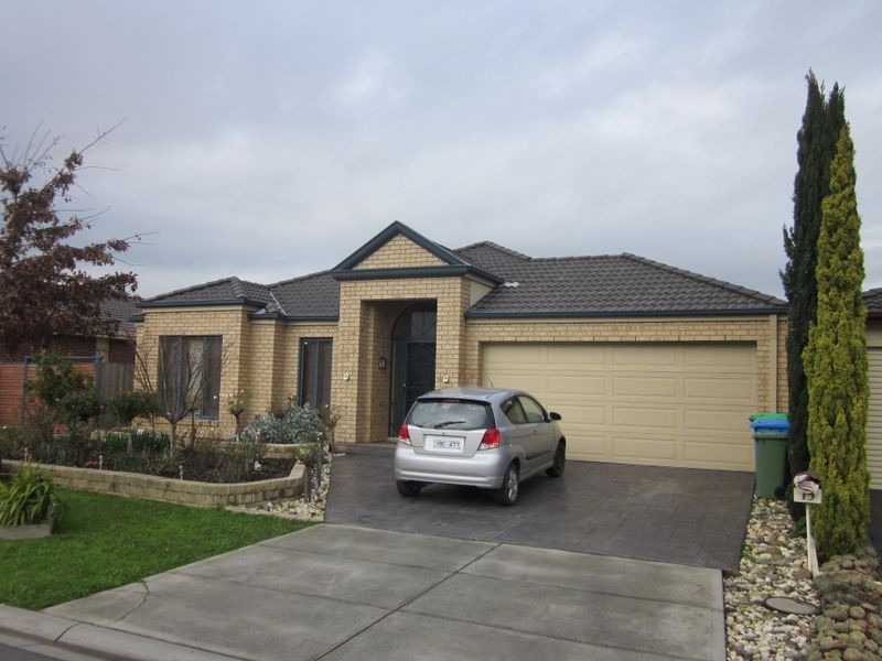 15 Fenton Place, Narre Warren South VIC 3805