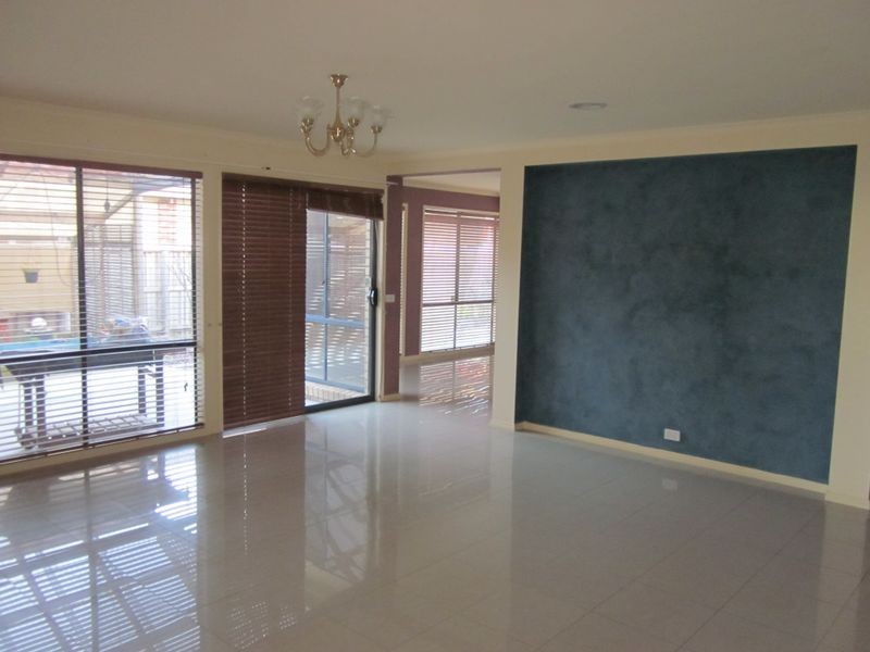 15 Fenton Place, Narre Warren South VIC 3805