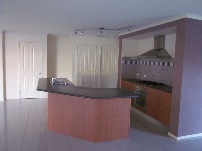 15 Fenton Place, Narre Warren South VIC 3805