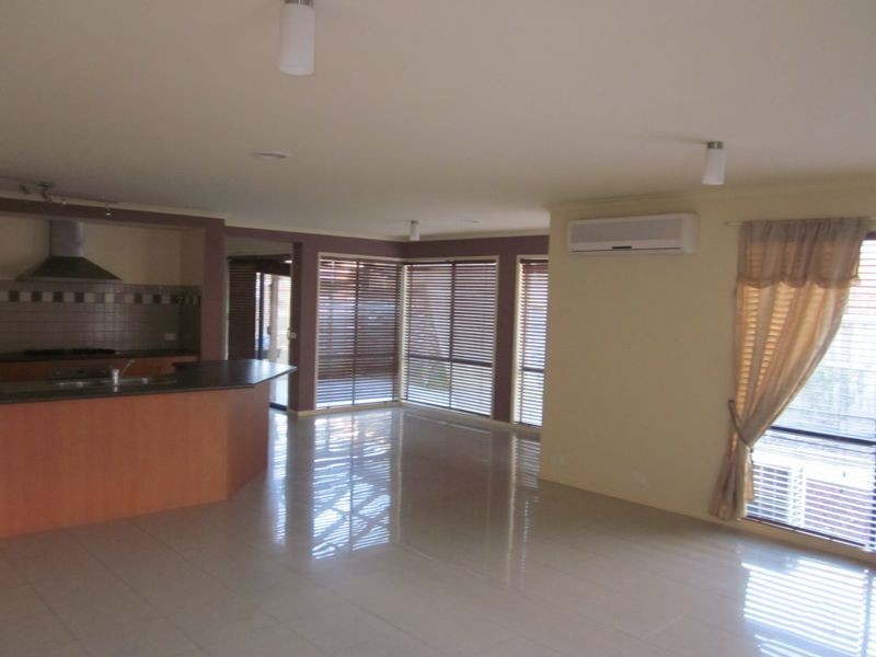 15 Fenton Place, Narre Warren South VIC 3805