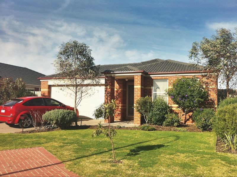 13 St Mellion Court, Cranbourne VIC 3977