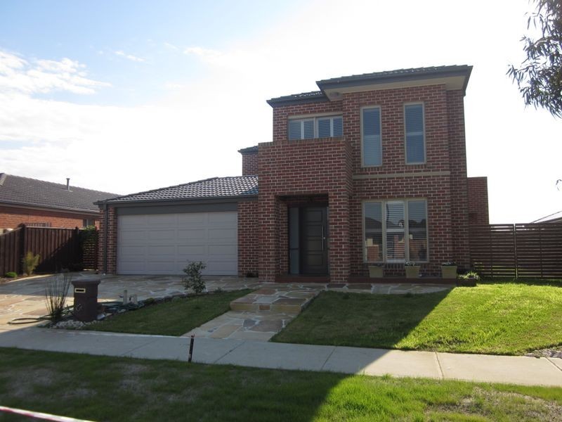 4 Westwood Road, Cranbourne East VIC 3977