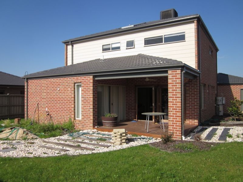 4 Westwood Road, Cranbourne East VIC 3977