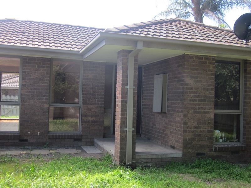 4 Ambleside Crescent, Berwick VIC 3806