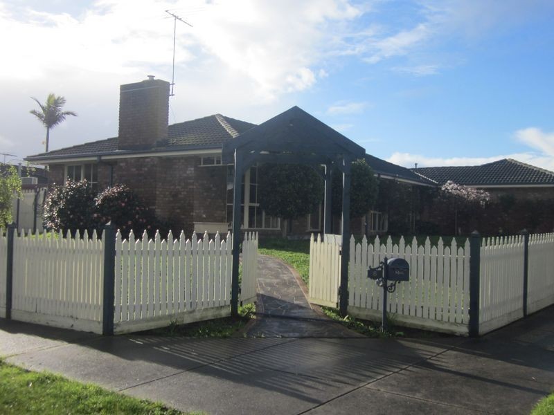 6 Florence Avenue, Berwick VIC 3806