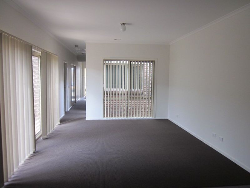 82 Sabel Drive, Cranbourne North VIC 3977