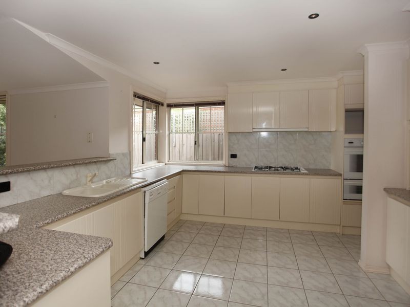 2/19 Glen Erin Way, Berwick VIC 3806