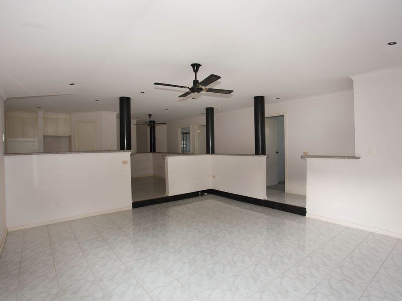 2/19 Glen Erin Way, Berwick VIC 3806