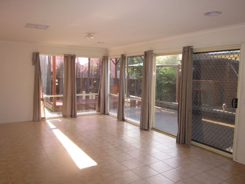 48 McCubbin Way, Berwick VIC 3806