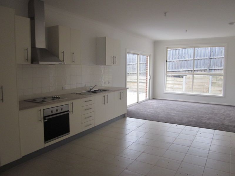 1 Lancaster Way, Beaconsfield VIC 3807