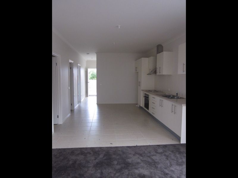 1 Lancaster Way, Beaconsfield VIC 3807