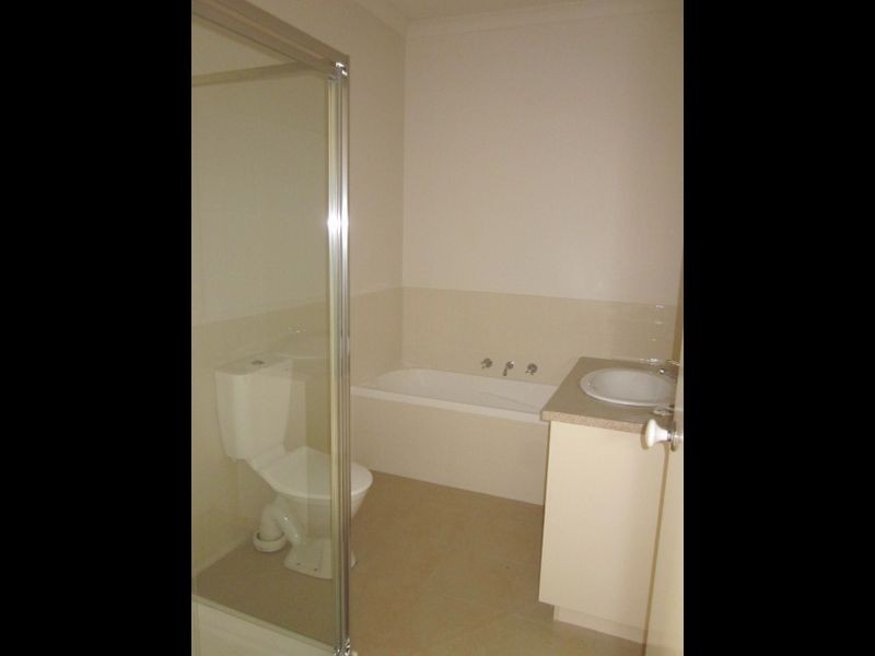 1 Lancaster Way, Beaconsfield VIC 3807