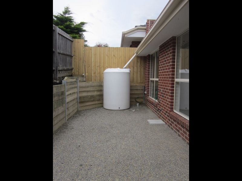 1 Lancaster Way, Beaconsfield VIC 3807