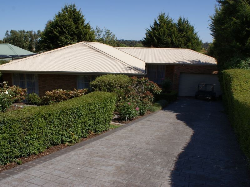 14 Mahon Avenue, Beaconsfield VIC 3807