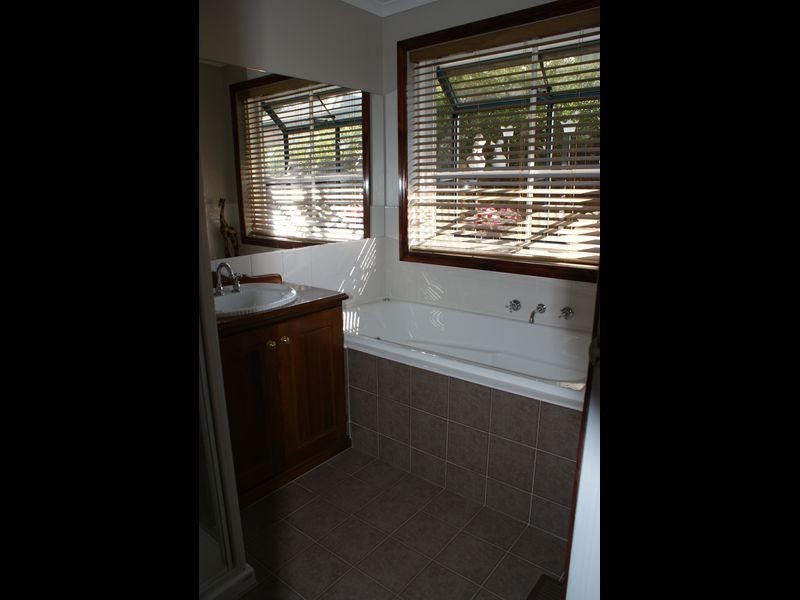 14 Mahon Avenue, Beaconsfield VIC 3807