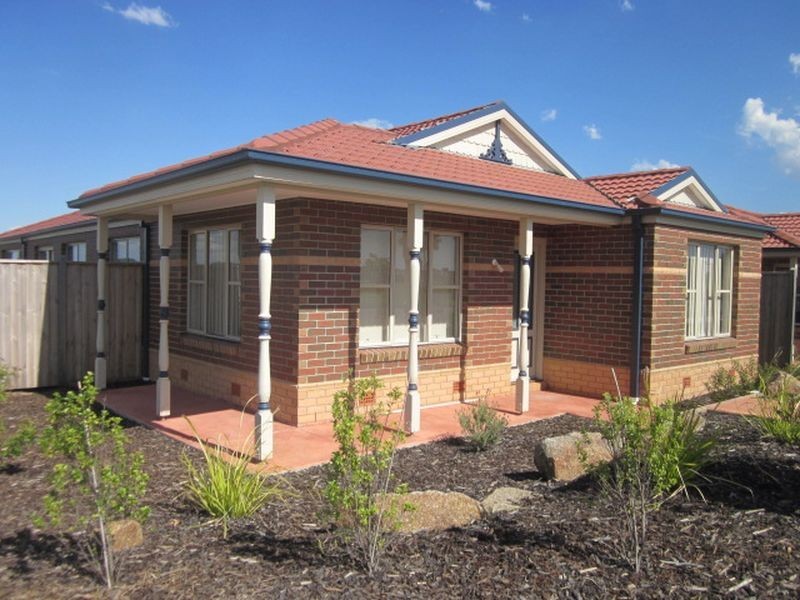 34 Hawkeseye Way, Cranbourne East VIC 3977