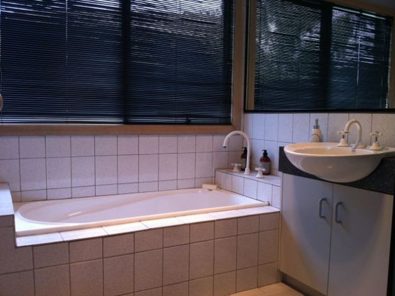 10 Ezard Close, Berwick VIC 3806