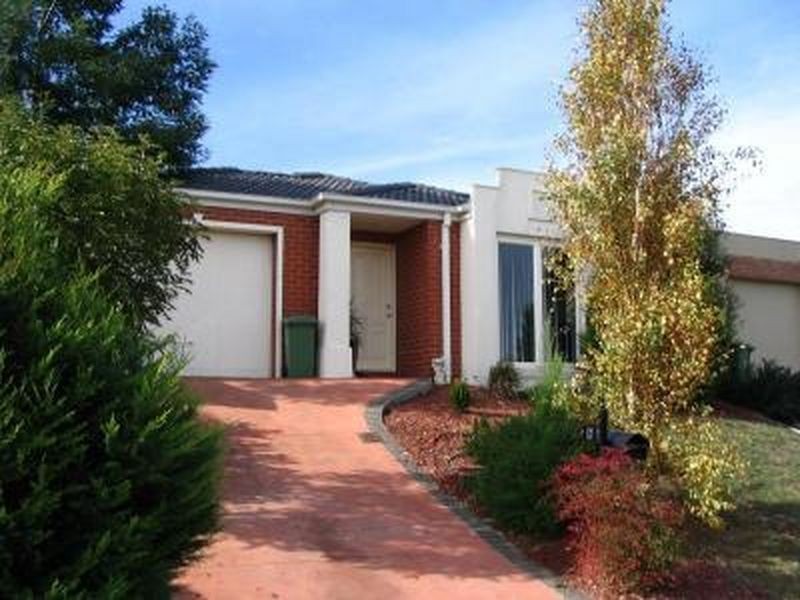 4 Kimbarra Drive, Berwick VIC 3806