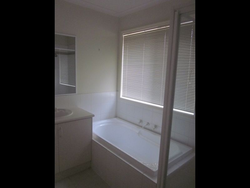 4 Kimbarra Drive, Berwick VIC 3806