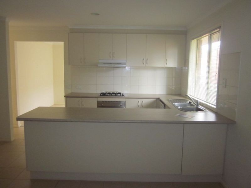 4 Kimbarra Drive, Berwick VIC 3806