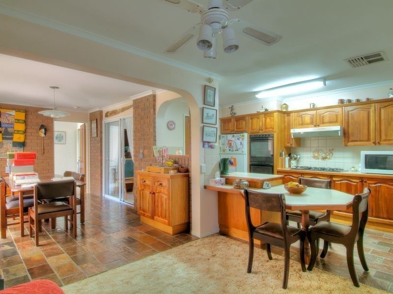 5 Roundhay Court, Berwick VIC 3806