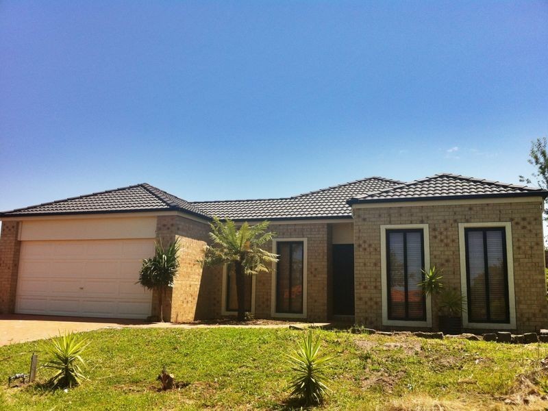 12 Bounty Way, Berwick VIC 3806