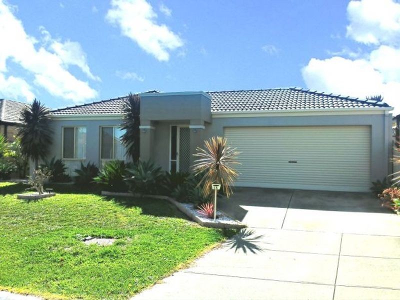 13 Glenisla Way, Berwick VIC 3806